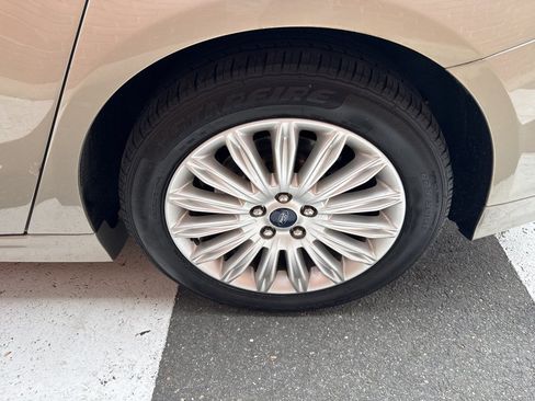 Used 2015 Ford Fusion SE w/ Equipment Group 502A FWD image 13