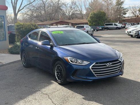 Used 2018 Hyundai Elantra SE image 3