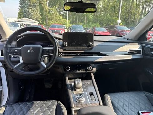 Used 2024 Mitsubishi Outlander SEL AWD/4WD image 8