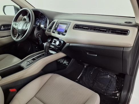 Used 2018 Honda HR-V LX image 7