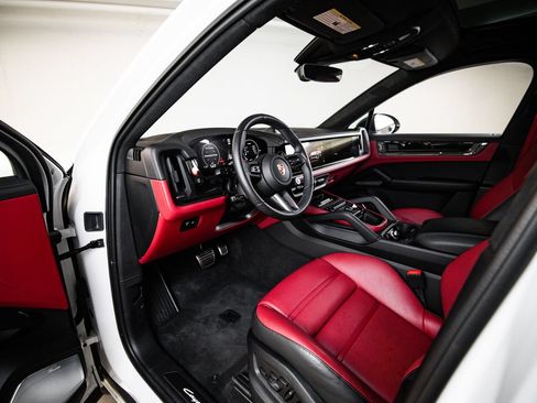 Used 2026 Porsche Cayenne GTS AWD/4WD image 4