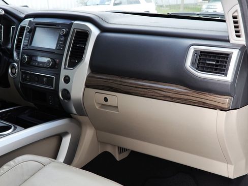 Used 2017 Nissan Titan SL RWD image 29