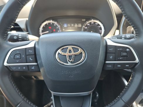 Certified 2025 Toyota Highlander LE FWD image 22