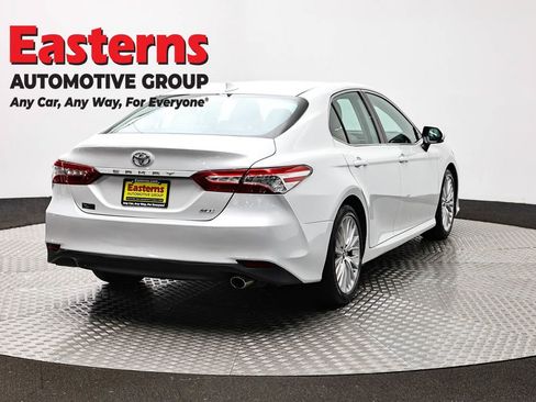 Used 2019 Toyota Camry XLE w/ Carpet Mat Package FWD image 5