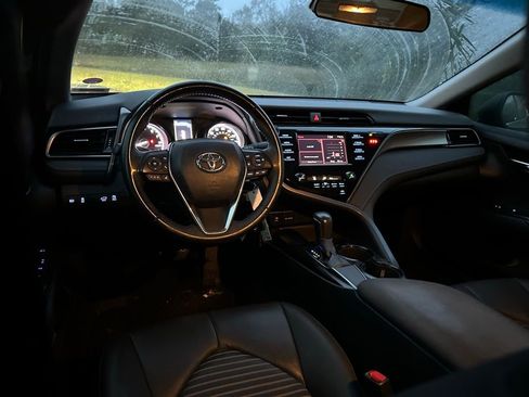 Used 2019 Toyota Camry SE image 12