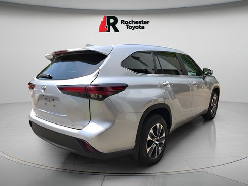 Certified 2024 Toyota Highlander XLE AWD/4WD image 7