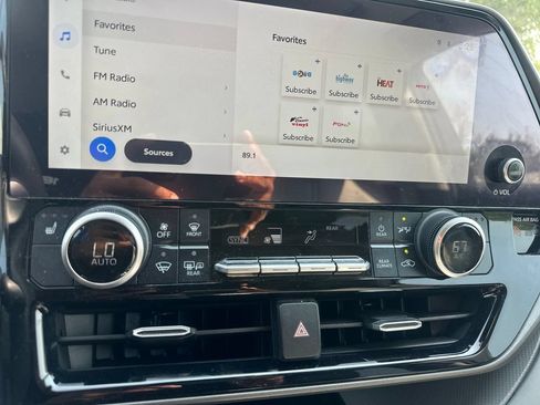 Used 2023 Toyota Highlander XLE w/ Protection Package #3 (TMS) AWD/4WD image 13