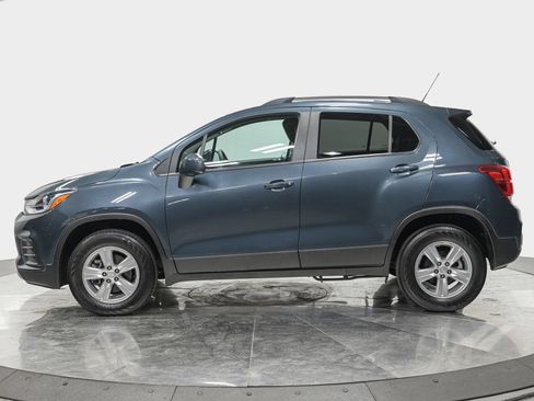 Used 2022 Chevrolet Trax LT w/ LT Convenience Package AWD/4WD image 2