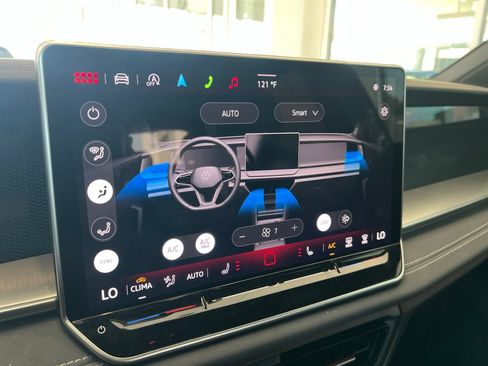 Certified 2025 Volkswagen Tiguan SE R-Line AWD/4WD image 18