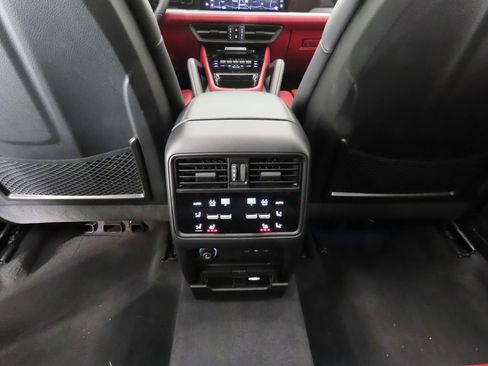 Certified 2025 Porsche Cayenne S AWD/4WD image 34