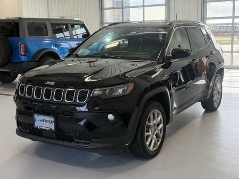 Used 2024 Jeep Compass Latitude AWD/4WD image 6