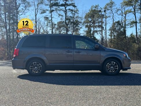 Used 2017 Dodge Grand Caravan SE image 56