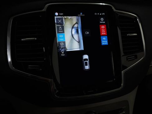 Certified 2024 Volvo XC90 T8 Plus AWD/4WD image 31