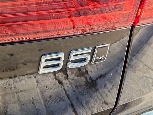 Certified 2023 Volvo XC60 B5 Plus w/ Climate Package image 34