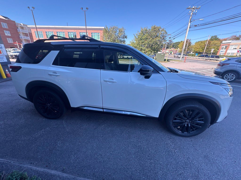 Certified 2023 Nissan Pathfinder Platinum w/ Cargo Package AWD/4WD image 5