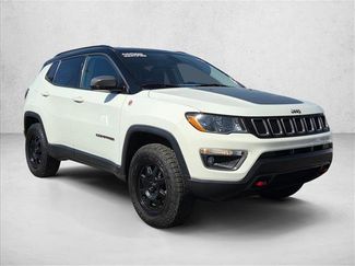 Used 2019 Jeep Compass Trailhawk video 3