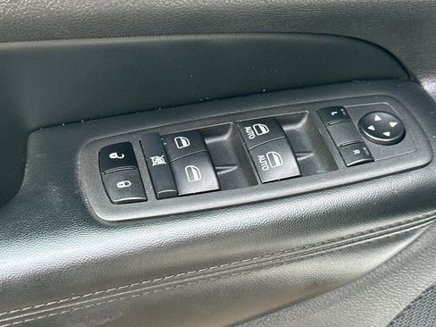 Used 2022 Jeep Grand Cherokee Laredo X image 12