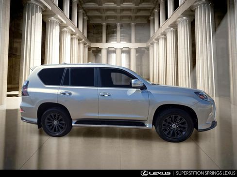 Used 2023 Lexus GX 460 Premium w/ Accessory Package AWD/4WD image 4