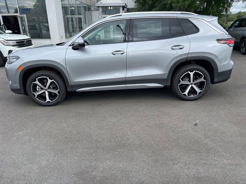 New 2025 Volkswagen Tiguan SE image 14