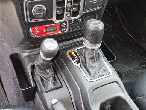 Used 2022 Jeep Wrangler Unlimited Rubicon w/ Cold Weather Group AWD/4WD image 14