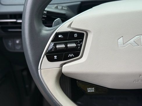 Used 2022 Kia EV6 Wind RWD image 18