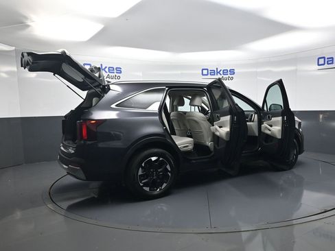 Certified 2025 Kia Sorento S w/ Panoramic Sunroof Package FWD image 57