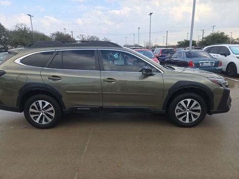 Used 2025 Subaru Outback Premium image 2