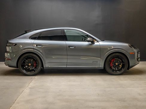 Certified 2026 Porsche Cayenne GTS AWD/4WD image 8