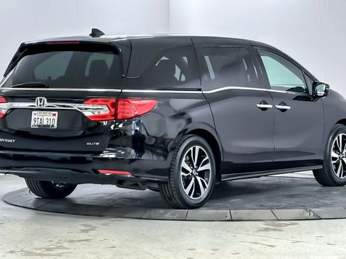 Used 2019 Honda Odyssey Elite image 2