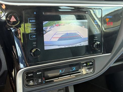 Used 2018 Toyota Corolla SE FWD image 9
