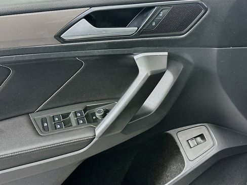Used 2024 Volkswagen Tiguan SE FWD image 15