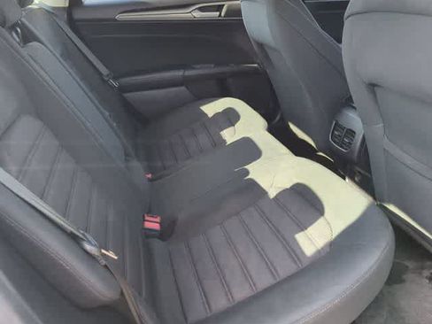 Used 2020 Ford Fusion SE FWD image 18