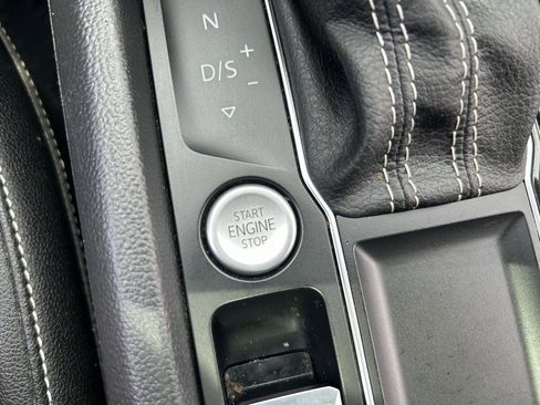 Used 2023 Volkswagen Atlas SE w/ Panoramic Sunroof Package FWD image 16