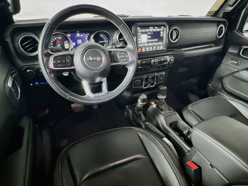 Used 2022 Jeep Wrangler Unlimited Sahara AWD/4WD image 27