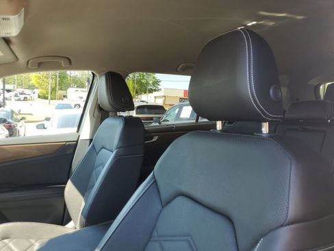 Used 2024 Volkswagen Atlas SE image 16