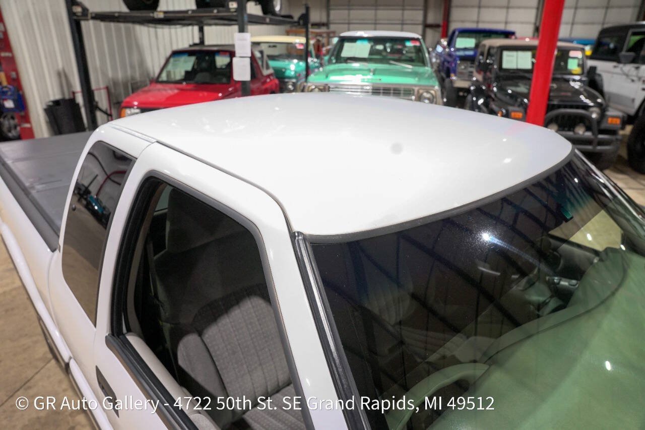 Used 2001 Chevrolet S10 Pickup LS w/ Preferred Equipment Group RWD image 19