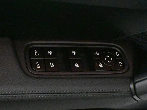 Used 2026 Porsche Cayenne AWD/4WD image 32