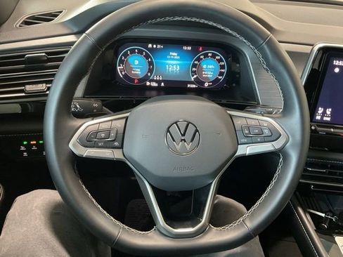 Used 2025 Volkswagen Atlas Cross Sport SE image 13