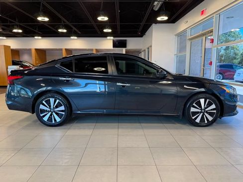 Used 2022 Nissan Altima 2.5 SV w/ SV Premium Package FWD image 15