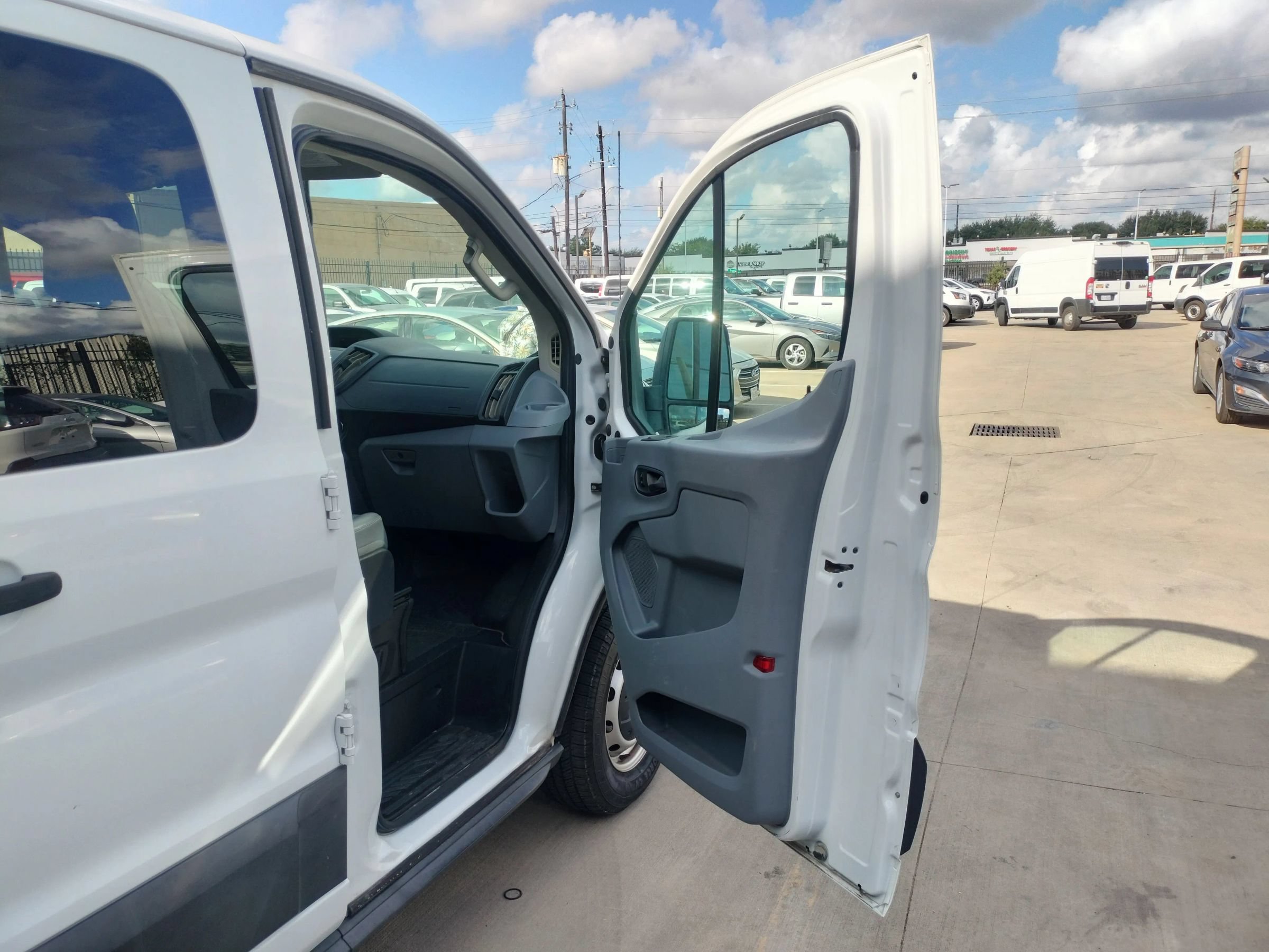 Used 2018 Ford Transit 350 XL RWD image 27