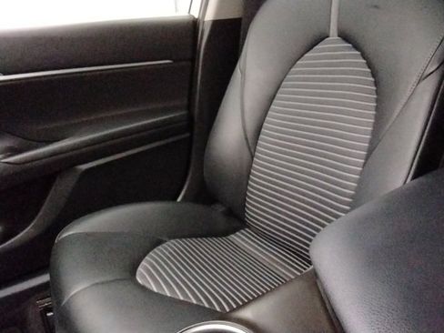 Used 2024 Toyota Camry SE image 73