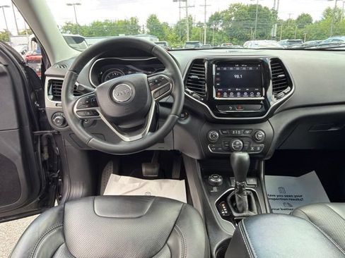 Used 2019 Jeep Cherokee Limited AWD/4WD image 16