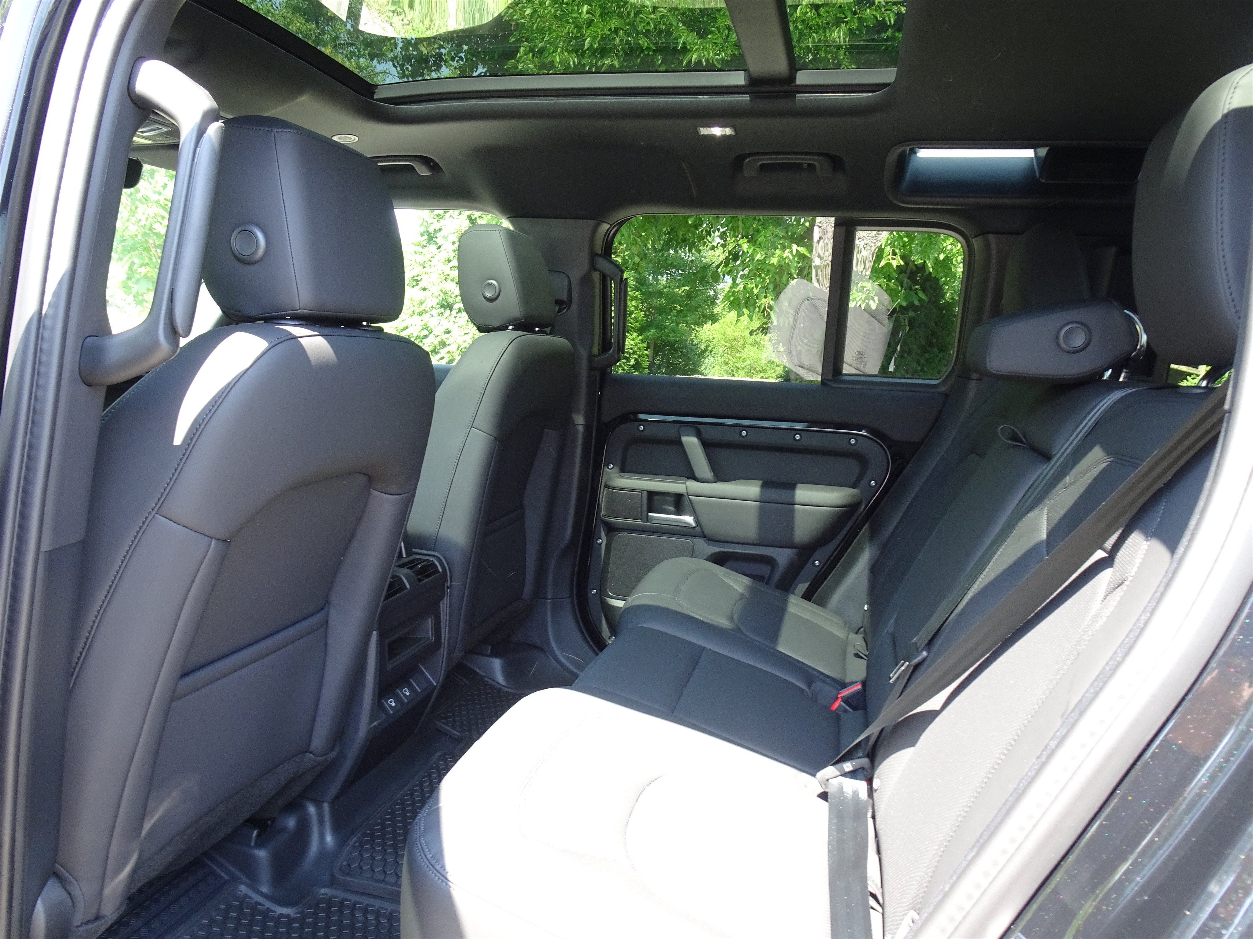 Certified 2025 Land Rover Defender 110 S AWD/4WD image 22