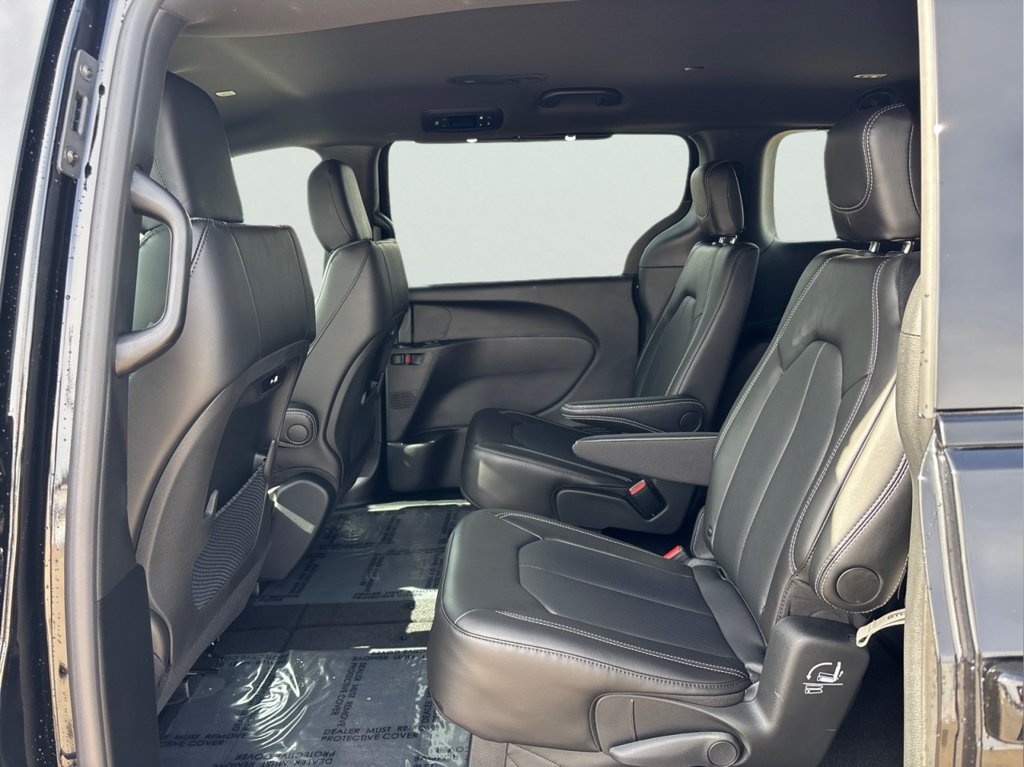 New 2026 Chrysler Pacifica Select w/ S Appearance Package AWD/4WD image 16