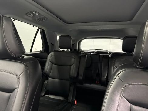 Used 2023 Ford Explorer Limited w/ Limited Technology Package AWD/4WD image 17