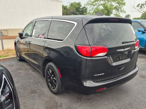 Used 2023 Chrysler Voyager LX FWD image 2