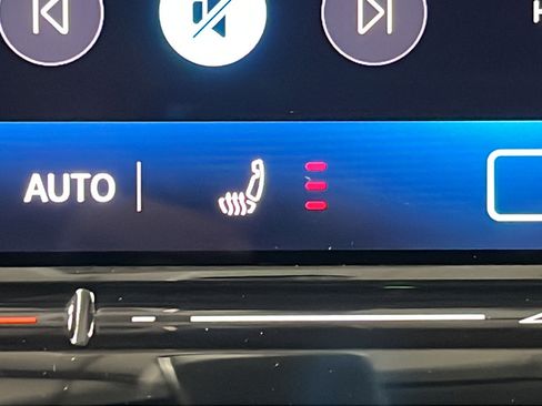 Used 2025 Volkswagen Tiguan SE w/ Panoramic Sunroof Package AWD/4WD image 37