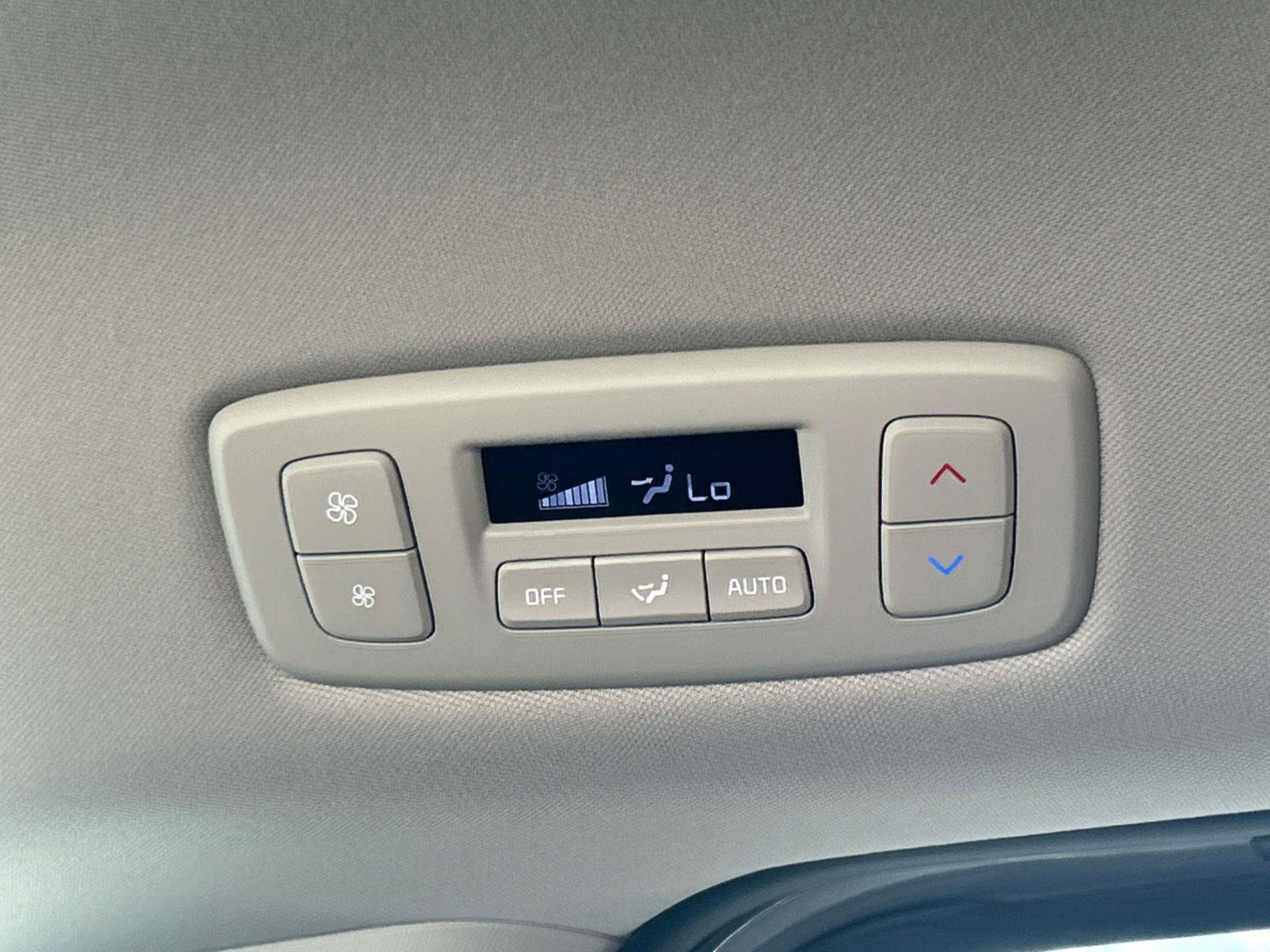 New 2027 Kia Carnival LX FWD image 15
