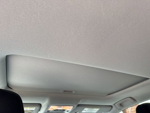 Used 2019 Toyota Highlander XLE FWD image 17