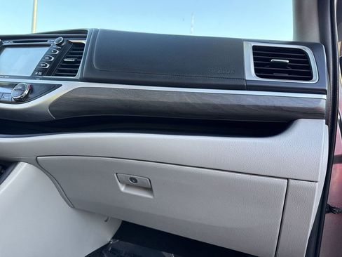 Used 2019 Toyota Highlander Limited image 26